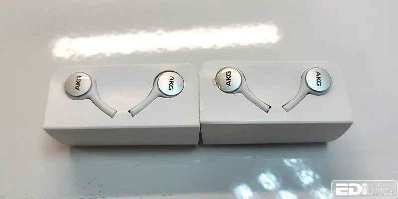 Set of 2 AKG USB Type-C Earbuds White for Samsung GH59-15107A-RYBM8. Open box.
