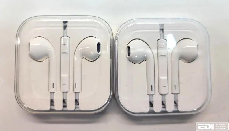 Set of 2 OEM Apple Earbuds 3.5mm Aux. Open box.