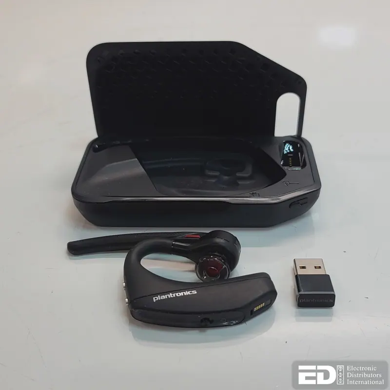 Plantronics Voyager 5200 USB-A Bluetooth Headset +BT700 dongle. Used.